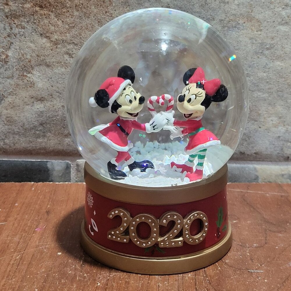 Disney Store 2020 Mickey and Minnie Mouse Holiday Snow Globe